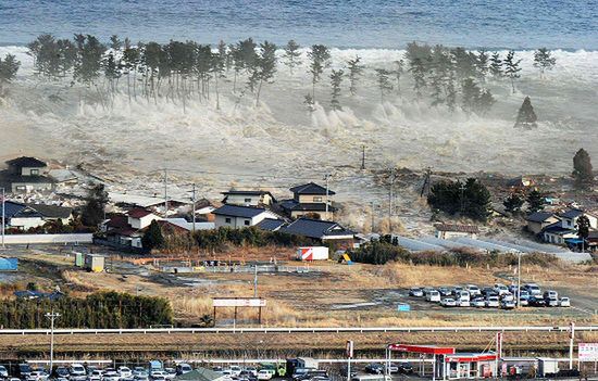 Tragiczny bilans tsunami - tysiące ofiar i zaginionych