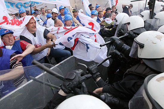 Tusk o środowych starciach: policja robiła, co do niej należy