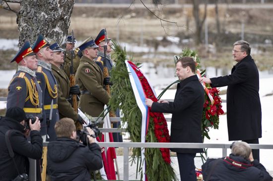 Tak upamiętnią katastrofę Tu-154, co ustalił Komorowski?