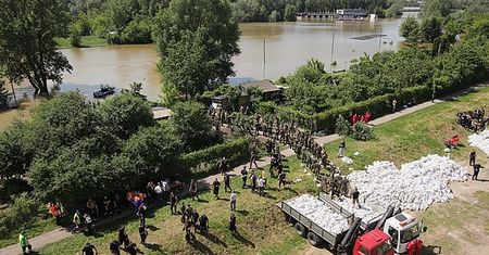 Ponad 200 szkół i przedszkoli zamkniętych w stolicy