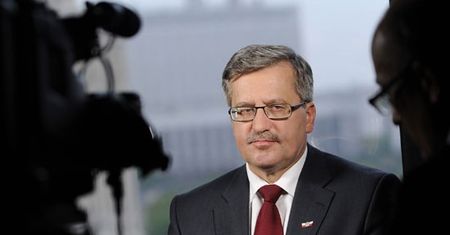 Maleje przewaga Komorowskiego