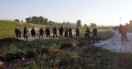 Przerwany wał w Sandomierzu - dramatyczna walka o hutę