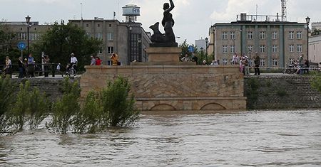 Wisła w Warszawie opadła o pół metra