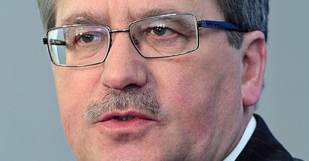 Czy Komorowski ugnie się przed Tuskiem i Sikorskim?