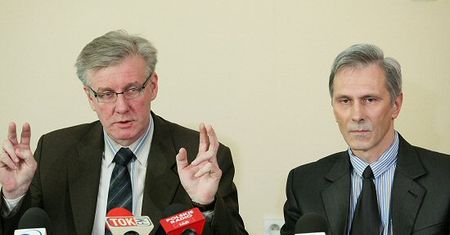 Trumna i marsz żałobny przed kancelarią premiera