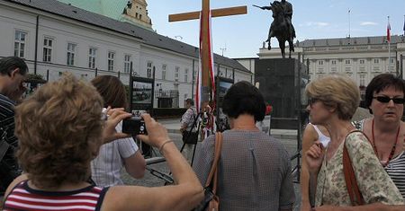 POPiS Kościoła, czyli cyrk pod krzyżem