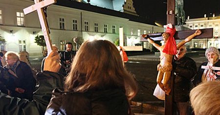 Co wykazała sekcja zwłok obrońcy krzyża?
