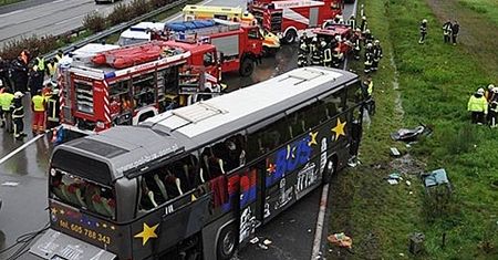 Żałoba po katastrofie polskiego autokaru