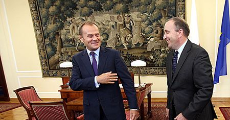 Tusk: przedłużymy pomoc dla powodzian