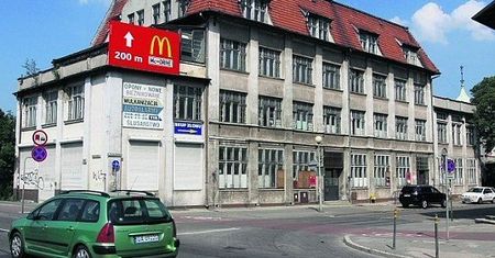 Tracą miliony złotych na utrzymanie... pustostanów