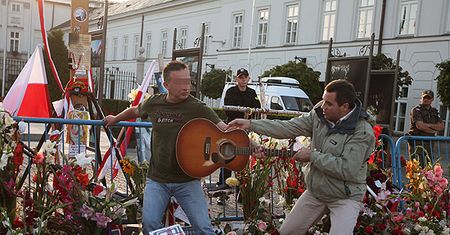 Tusk ws. krzyża: to osobliwy Hyde Park