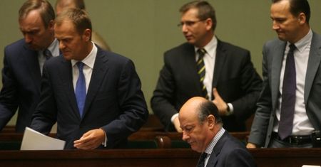 PiS znów goni Platformę Obywatelską