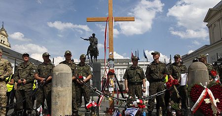 Przełom w sprawie krzyża? Zostaje przed pałacem