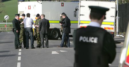 Zamach bombowy w Irlandii - zginął policjant