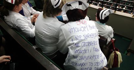 "Tylko nieroby i leniuchy chcą pracować na etatach"