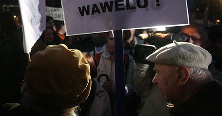 Dwie manifestacje pod Wawelem - może być gorąco na ulicach Krakowa