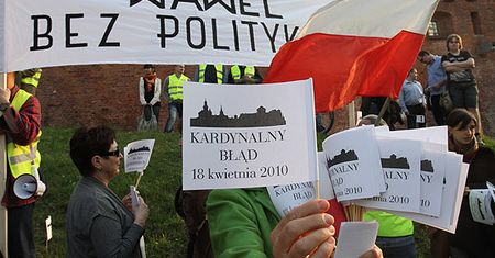 "Wawel królów, nie prezesów" - ostry protest w Krakowie