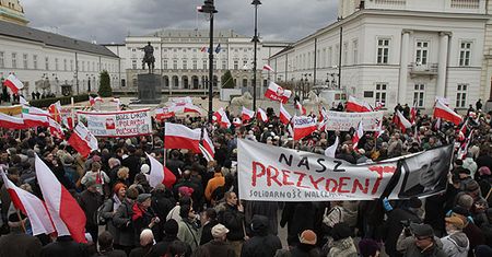 Macierewicz donosi na Straż Miejską i BOR