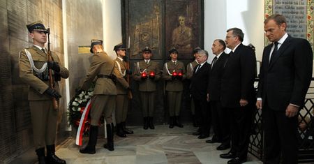 Prezydent i premier uczcili pamięć ofiar katastrofy