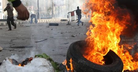 Na ulicach rewolucja, w sieci szukanie okazji
