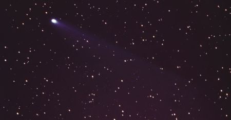 Jest osiem razy większa od Słońca i pędzi w kosmos