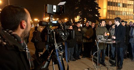 Na znak protestu telewizja nadaje z ulicy