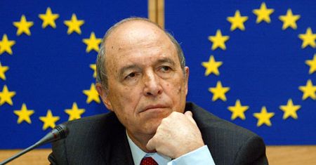 Politycy przyjęli ponad 100 mln euro łapówek
