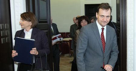 "Sikorski to podręcznikowy gracz bez złotówki w kieszeni"