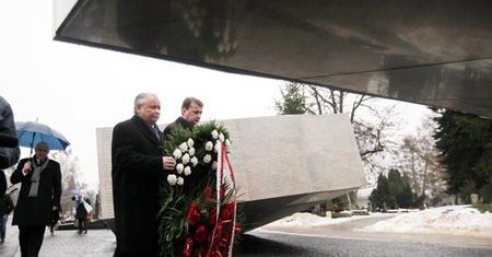 "Smoleńska eskalacja" - wojna o pomniki ofiar
