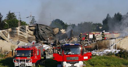 Niebezpieczny pożar w rozlewni rozpuszczalników w Łodzi