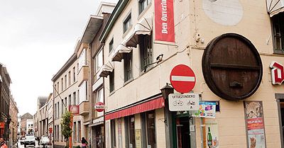 12 tys. piorunów w ciągu 16 godzin; krater na lotnisku