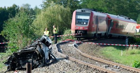 Katastrofa na przejeździe kolejowym, 21 rannych