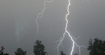 Chciał schować kosiarkę - nie zdążył, bo...