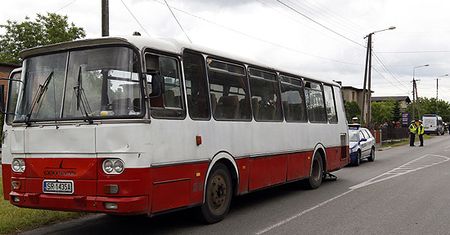Autobus wjechał w grupę dzieci - czworo rannych