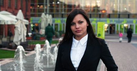 Piękna i młoda "Angelina Jolie" gwiazdą PiS w sejmie?