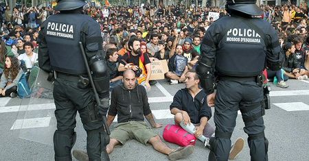 "Oburzeni" protestują w Barcelonie - 36 osób rannych