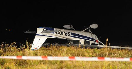 Samolot uderzył w ziemię, badają przyczyny wypadku