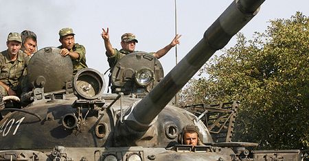 Bush i Sarkozy: Rosja nie wycofuje się z Gruzji; co z umową o rozejmie?
