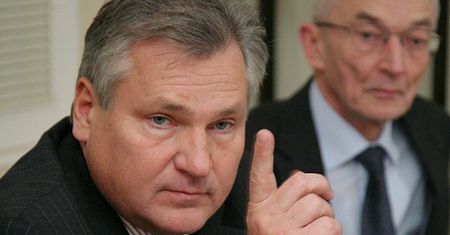 Co się stało z brakującymi stronami z teczek Wałęsy?