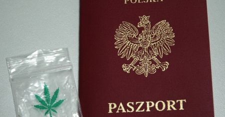 Na odprawie pokazał paszport z marihuaną w środku