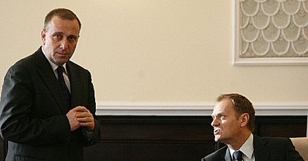Tusk wyciąga rękę do Schetyny