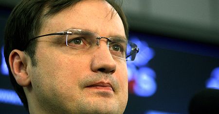 Ziobro tłumaczy się z "usuwania patologii i korupcji"