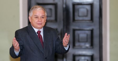Prezydent chce być lepszy od Tuska w walce z kryzysem