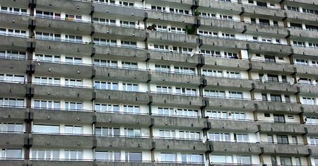 Bogaci będą wyrzucani z mieszkań komunalnych