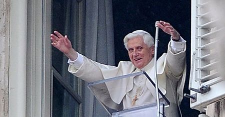 Rekordowy spadek zaufania do papieża i Kościoła