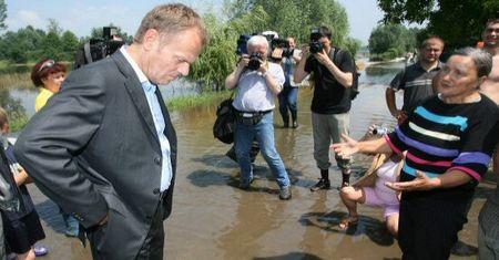 Tusk: podtopienia są konsekwencją głupich decyzji