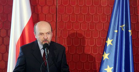Licealiści górą - b. minister do sądu za "smarkaczy"