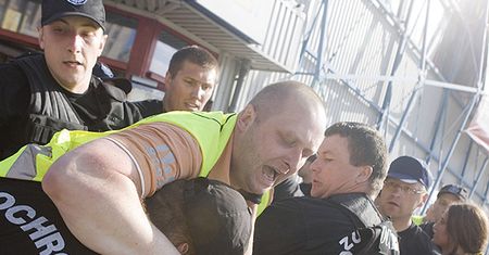 Blaszak rozpalił warszawiaków, policja - komorników