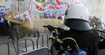 Śniadek: potępiamy interwencję policji