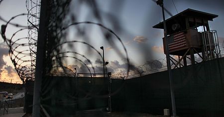 Najmłodszy więzień Guantanamo żąda rekompensaty
